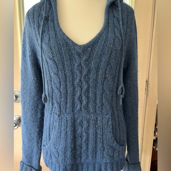 Lilu size large hooded pullover sweater. Nylon, Angora rabbit hair, and wool. - Picture 3 of 7